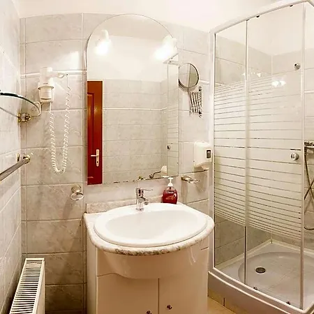 Venus Hotel 3*